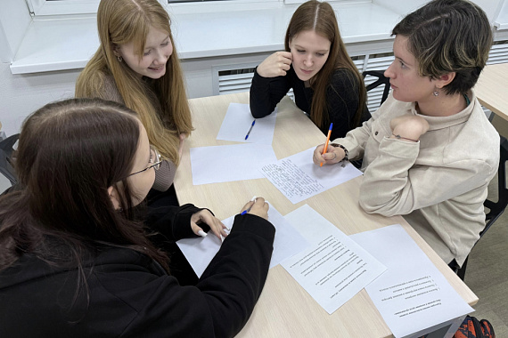 В МАУ провели игру «Умники и умницы по менеджменту» для мурманских гимназистов В МАУ провели игру «Умники и умницы по менеджменту» для мурманских гимназистов