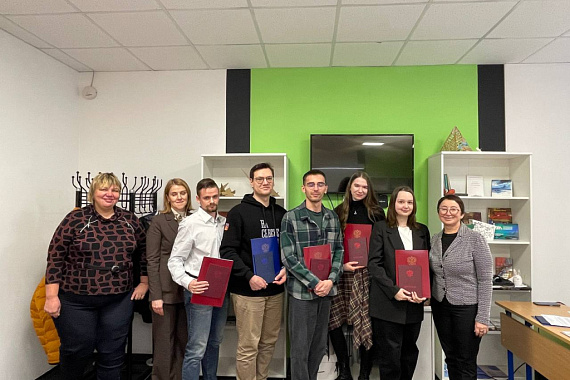 Кадры для Арктики: в МАУ вручили дипломы магистрам-экономистам