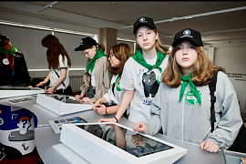 В МАУ представили передвижную выставку &laquo;Растём вместе&raquo;