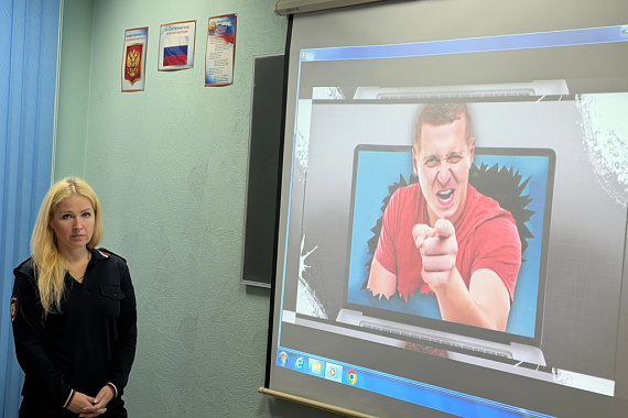 Безопасный интернет стал темой встречи майора полиции Натальи Битель со студентами МАУ Безопасный интернет стал темой встречи майора полиции Натальи Битель со студентами МАУ