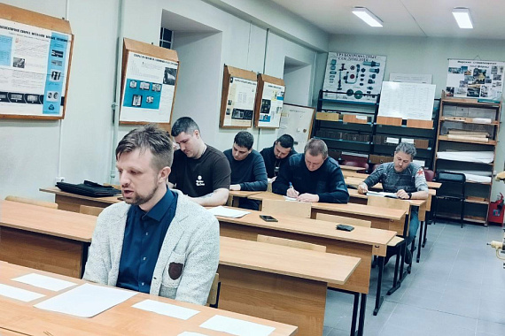 Специалисты «Атомфлота» успешно прошли в МАУ курс профессиональной переподготовки «Докмейстер»