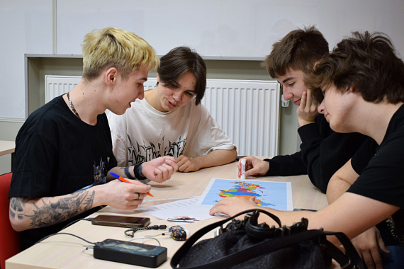 Студенты МАУ сыграли в игру, посвящённую Дню коренных малочисленных народов