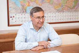 Глава Минобрнауки Валерий Фальков поздравляет студентов