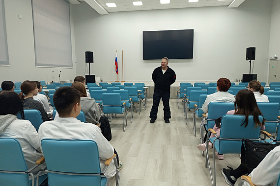 Сотрудник Юридического факультета МАУ провёл классный час в Мурманском медицинском колледже Сотрудник Юридического факультета МАУ провёл классный час в Мурманском медицинском колледже