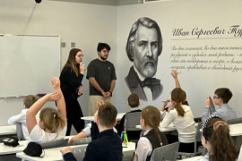 «Шляпа волшебника» и прозрачные животы: студенты МАУ учили школьников мыслить нестандартно