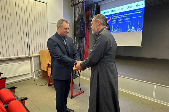 В МАУ прошла лекция «Вера „за лентой“: опыт духовного служения в зоне СВО»