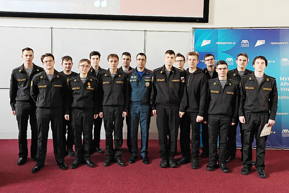 Сотрудники МЧС делятся опытом и приглашают на службу студентов МАУ Сотрудники МЧС делятся опытом и приглашают на службу студентов МАУ