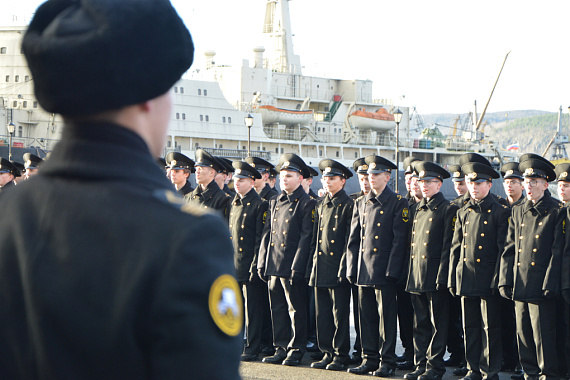 Морским традициям верны: 200 первокурсников МАУ и ММРК посвятили в курсанты