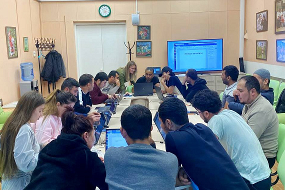 Курсы для иностранных граждан в МАУ: повышаем уровень владения русским языком, узнаём о Мурманской области, осваиваем навыки компьютерной грамотности