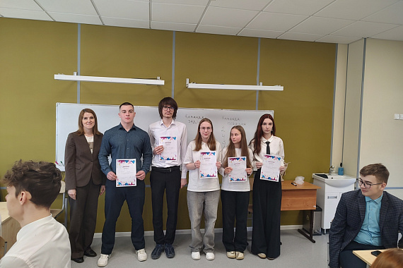 Преподаватели МАУ организовали для мурманских гимназистов игру «Маркетинговые бои»