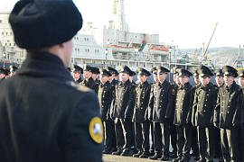 Морским традициям верны: 200 первокурсников МАУ и ММРК посвятили в курсанты