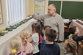 Мурманские лицеисты посетили военно-патриотическую выставку в ВУЦ МАУ