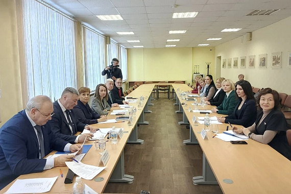 Апатитский филиал МАУ принял выездное заседание Комитета по образованию и науке Мурманской областной Думы