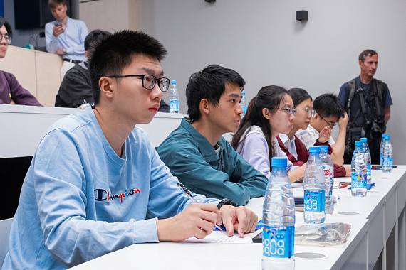 Students of Tsinghua University (China) Study Arctic Experience at MAU