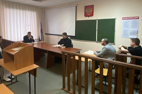 Судья в качестве консультанта. Сьемка в учебном фильме