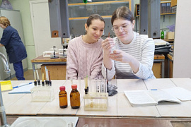Мурманские старшеклассники стали участниками практического занятия &laquo;Химия вокруг нас&raquo; в МАУ