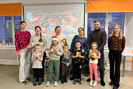 Новый год с пользой: мурманские семьи получили инструменты для выбора подарков и организации досуга в «СОПКИ.СЕМЬЯ»