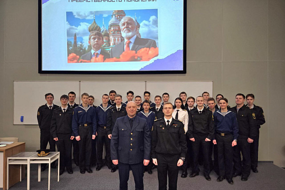 На страже интересов государства: о становлении вооруженных сил России рассказывают молодым мурманчанам