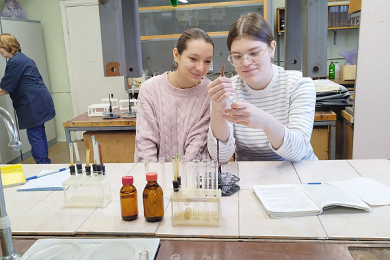 Мурманские старшеклассники стали участниками практического занятия &laquo;Химия вокруг нас&raquo; в МАУ
