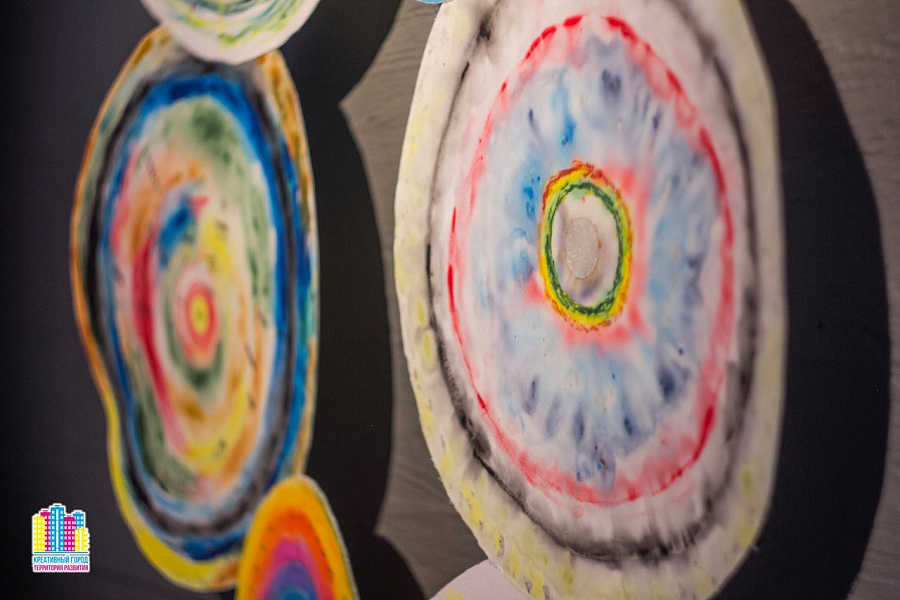 Выставка «Naisia Maailman Laidalla / Margin to Margin»