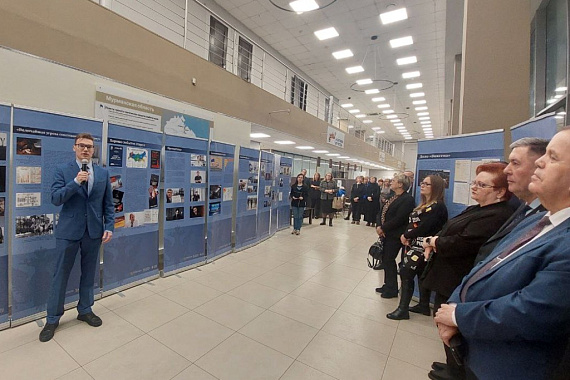 Представитель МАУ провёл экскурсию по выставке «Защита суверенитета Российского государства. История и современность» Представитель МАУ провёл экскурсию по выставке «Защита суверенитета Российского государства. История и современность»