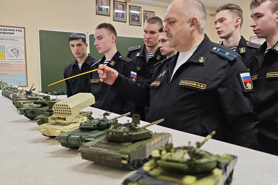 Рабочие будни Военного учебного центра МАУ: построения, лекции, выставки Рабочие будни Военного учебного центра МАУ: построения, лекции, выставки