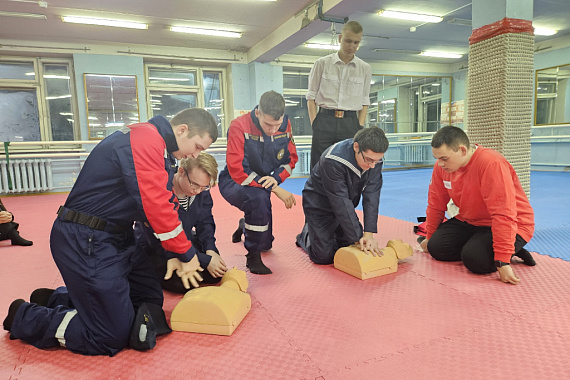 Шанс спасти жизнь: курсанты МАУ учатся оказывать первую помощь
