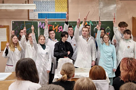 Мурманские школьники стали участниками шоу химических превращений на кафедре химии МАУ