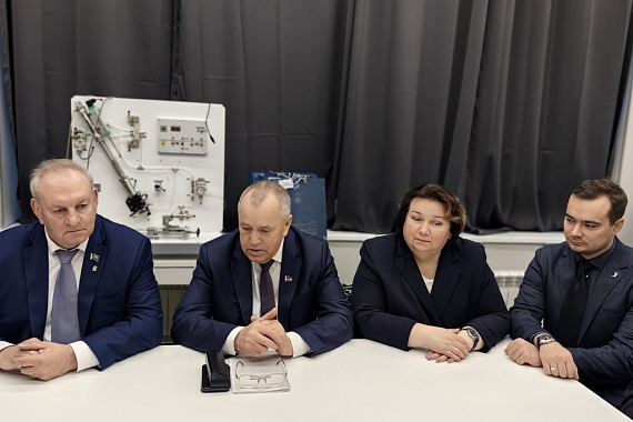 Депутаты областной Думы встретились с молодыми учеными МАУ